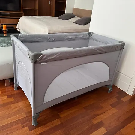 29 Old Town, 2 Bathrooms, Ac, Quiet * ברטיסלאבה