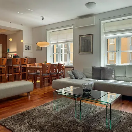 29 Old Town, 2 Bathrooms, Ac, Quiet ブラチスラヴァ