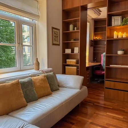 29 Old Town, 2 Bathrooms, Ac, Quiet * 브라티슬라바