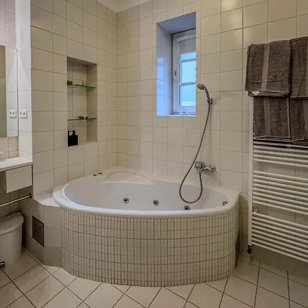 29 Old Town, 2 Bathrooms, Ac, Quiet