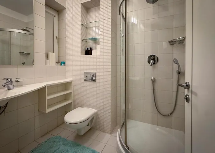 29 Old Town, 2 Bathrooms, Ac, Quiet * Bratislava