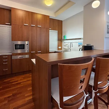 29 Old Town, 2 Bathrooms, Ac, Quiet Apartament