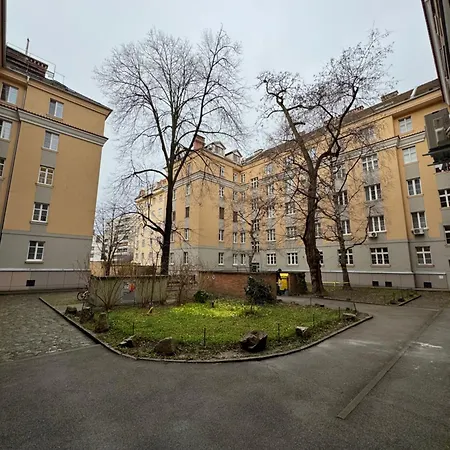 29 Old Town, 2 Bathrooms, Ac, Quiet Bratysława